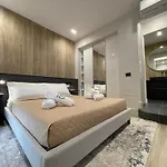 Superior 1BR Apartment - Fully Renovated&Equipped - Prime Centre location - Garibaldi#2 - Parking