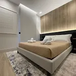 Appartamento Superior 1BR Apartment - Fully Renovated&Equipped - Prime Centre location - Garibaldi#2 - Parking