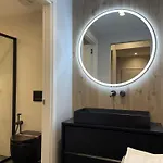 Superior 1BR Apartment - Fully Renovated&Equipped - Prime Centre location - Garibaldi#2 - Parking