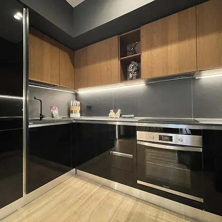 Daire Superior 1br - Fully Renovated & Equipped - Prime Centre Location - Garibaldi#2 - Parking *