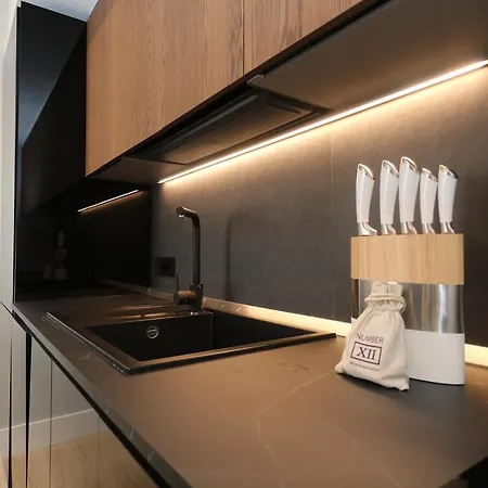 דירה Garibaldi 2 Renovated 1br With Parking, Old Town אולביה