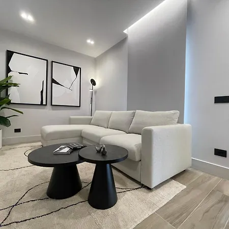 Appartement Superior 1br - Fully Renovated & Equipped - Prime Location In Historical Centre - Garibaldi#2 - Free Parking *
