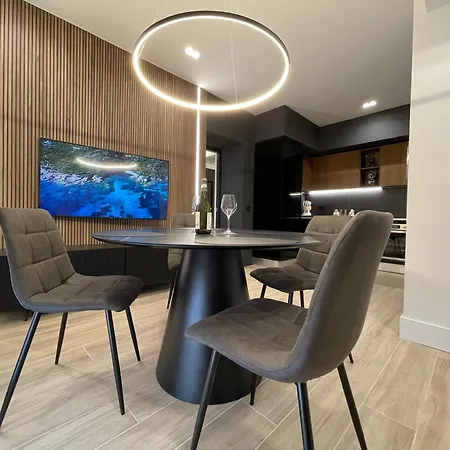 Apartmán Superior 1br - Fully Renovated & Equipped - Prime Centre Location - Garibaldi#2 - Parking