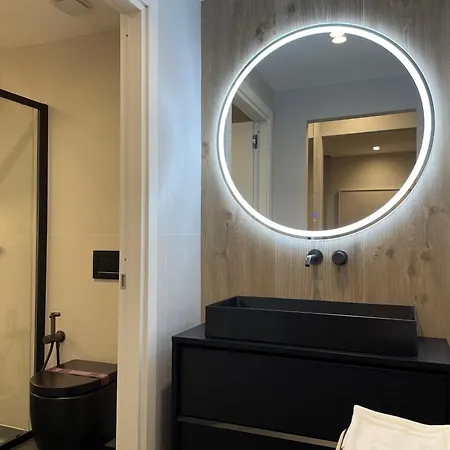 Garibaldi 4 Suite 2 Free Parking