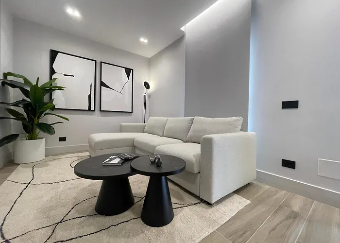 Apartament Superior 1br - Fully Renovated & Equipped - Prime Centre Location - Garibaldi#2 - Parking *