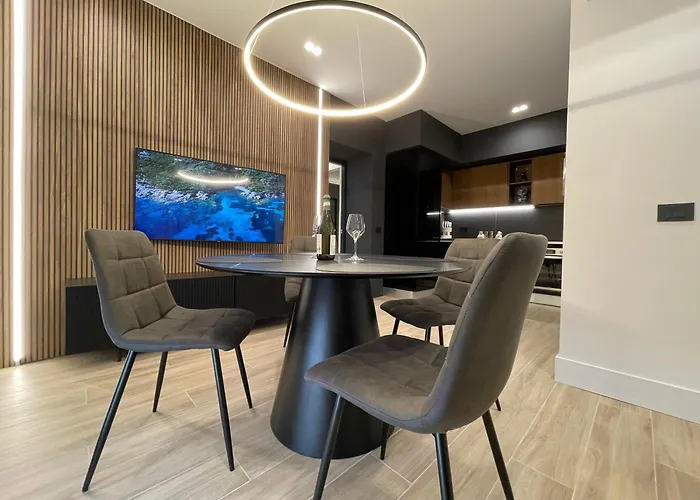 Apartmán Superior 1br - Fully Renovated & Equipped - Prime Centre Location - Garibaldi#2 - Parking