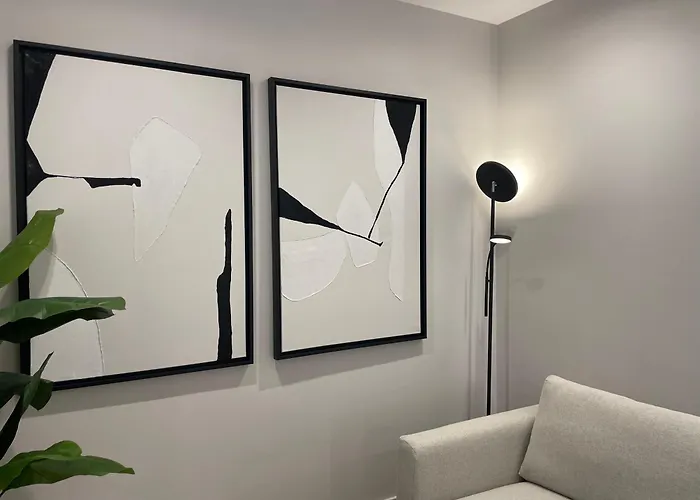 Superior 1br - Fully Renovated & Equipped - Prime Centre Location - Garibaldi#2 - Parking Apartmán *