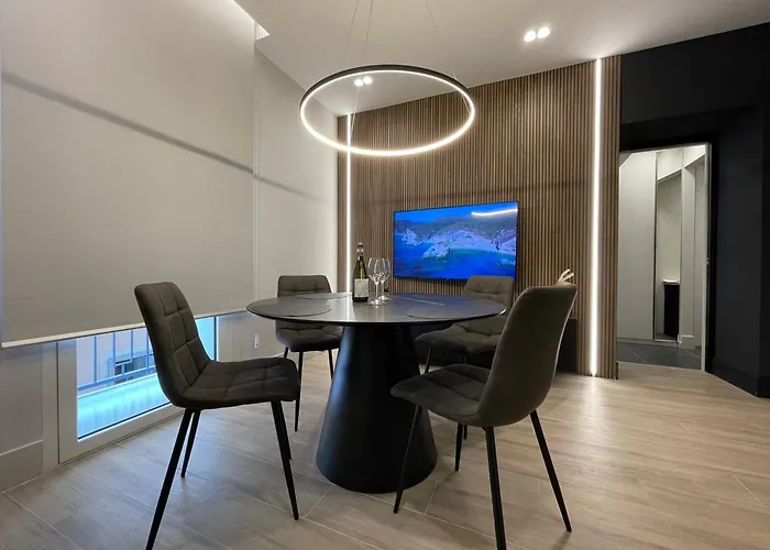 Superior 1br - Fully Renovated & Equipped - Prime Centre Location - Garibaldi#2 - Parking *