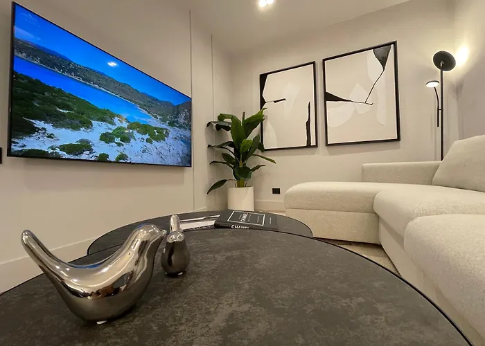 Superior 1br - Fully Renovated & Equipped - Prime Centre Location - Garibaldi#2 - Parking Apartmán *