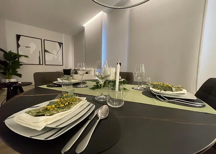 Superior 1br - Fully Renovated & Equipped - Prime Centre Location - Garibaldi#2 - Parking Apartament *